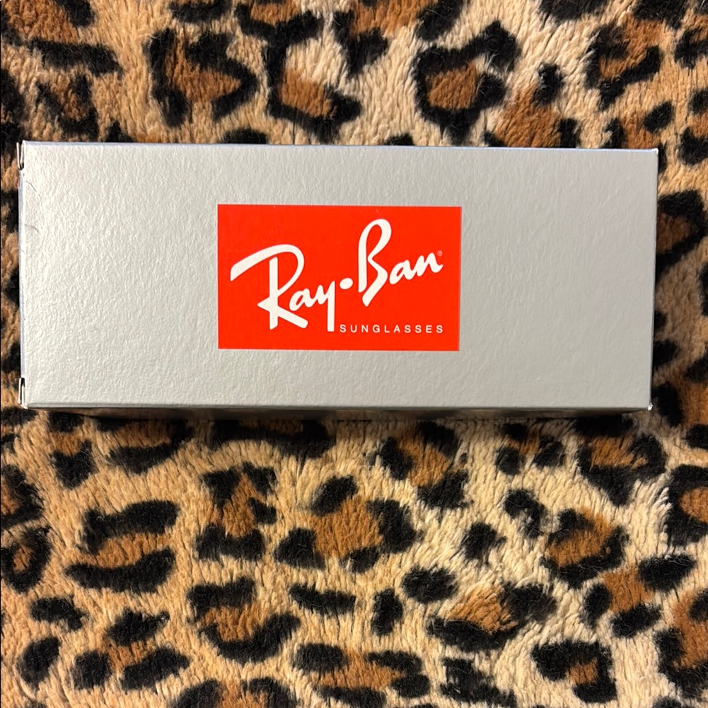 Ray-Ban Aviator Green Sunglasses New In Box. Never Worn.